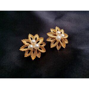 Vintage TRIFARI CROWN 1960s Signed Star Shape Gold Flower Faux Pearls Clip on Ea